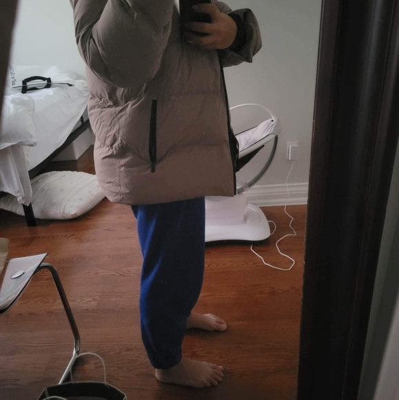 Aritzia Super Puff Jacket - Picture 5 of 5